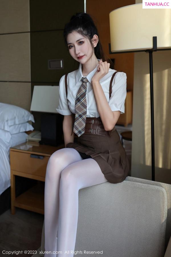林依娜  [XiuRen]高清写真图 2023.03.27 No.6478 依娜Yina 丝袜美腿第11张图片